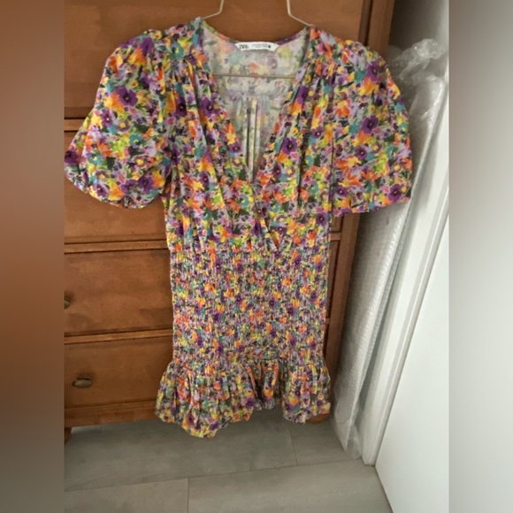 Zara. Size M - Picture 1 of 2